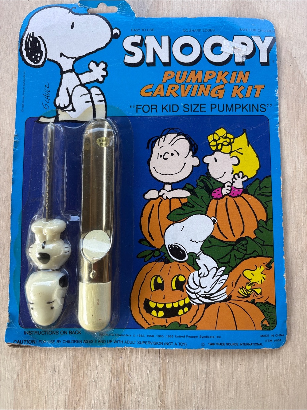 Snoopy Pumpkin Carving Kit – Gold and White